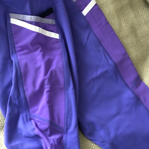 NWT fabletics retro leggings! Sold out!! Purple with mesh phone pockets , xs - Picture 2 of 7